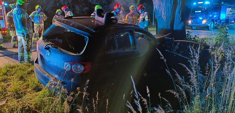 Nie żyje nauczyciel SP w Kowalach. Wjechał w drzewo