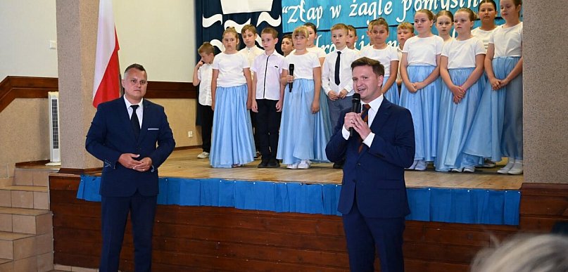 Szkolne dzwonki umilkły. W gminie Pszczółki rozpoczęły się wakacje