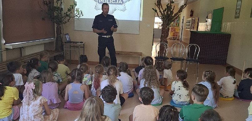 Pruszcz Gdański: Bezpieczne wakacje – zajęcia profilaktyczne z policjantami