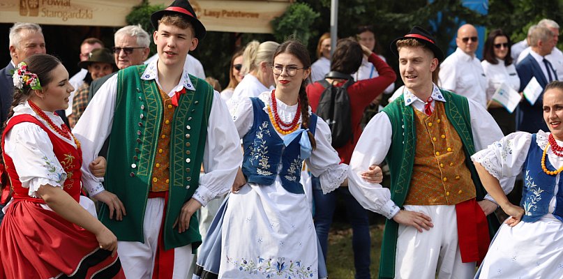W Pszczółkach trwa Pomorskie Święto Plonów - 21272
