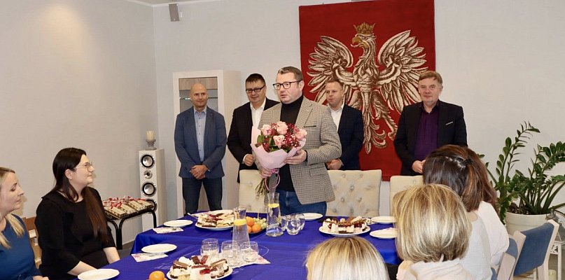 Święto Pracownika Socjalnego w Kolbudach. Wójt spotkał się z kadrą GOPS - 22959