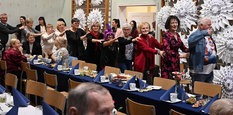 Seniorzy świętowali Nowy Rok i Dzień Babci i Dziadka w Pszczółkach