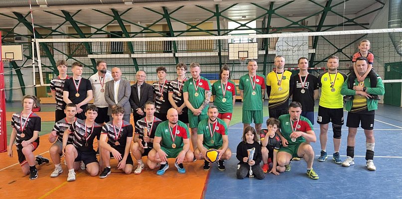 Siatkarskie święto w Pruszczu Gdańskim. Kto sięgnął po Puchar Starosty?