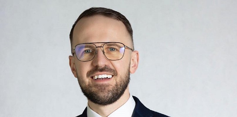 Już po głosowaniu. Karol Kardasiński stracił mandat radnego powiatowego