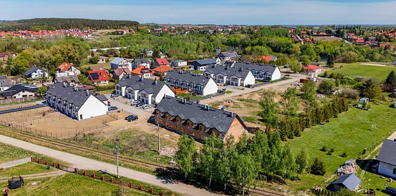 Słoneczne Juszkowo z kolejnym etapem inwestycji. Nowe domy w otoczeniu natury