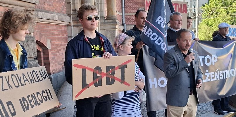 Polityka według Młodzieży Wszechpolskiej. Najpierw pielgrzymka, potem nienawiść