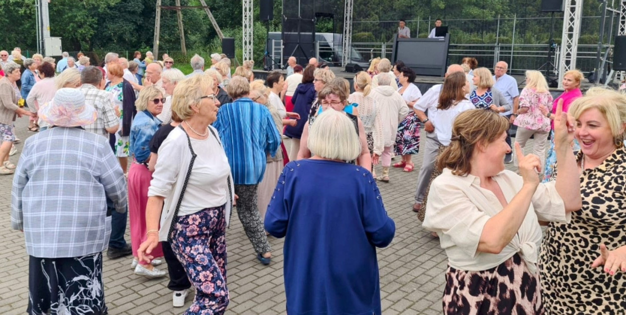 Gmina Pruszcz Gdański: Seniorzy bawili się w Cieplewie
