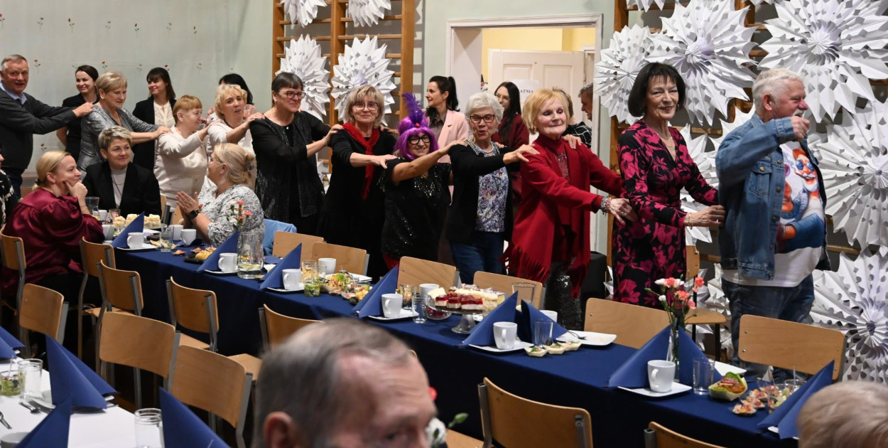 Seniorzy świętowali Nowy Rok i Dzień Babci i Dziadka w Pszczółkach