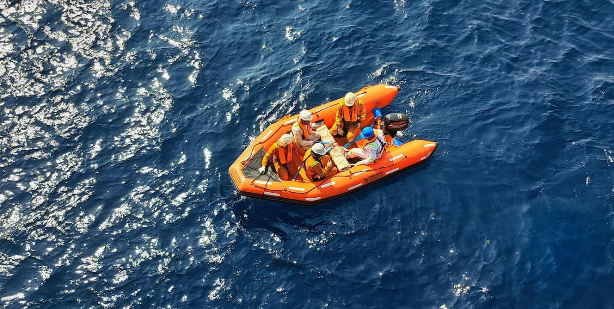 Co to jest EPIRB? Jak działa radiopława ratunkowa?