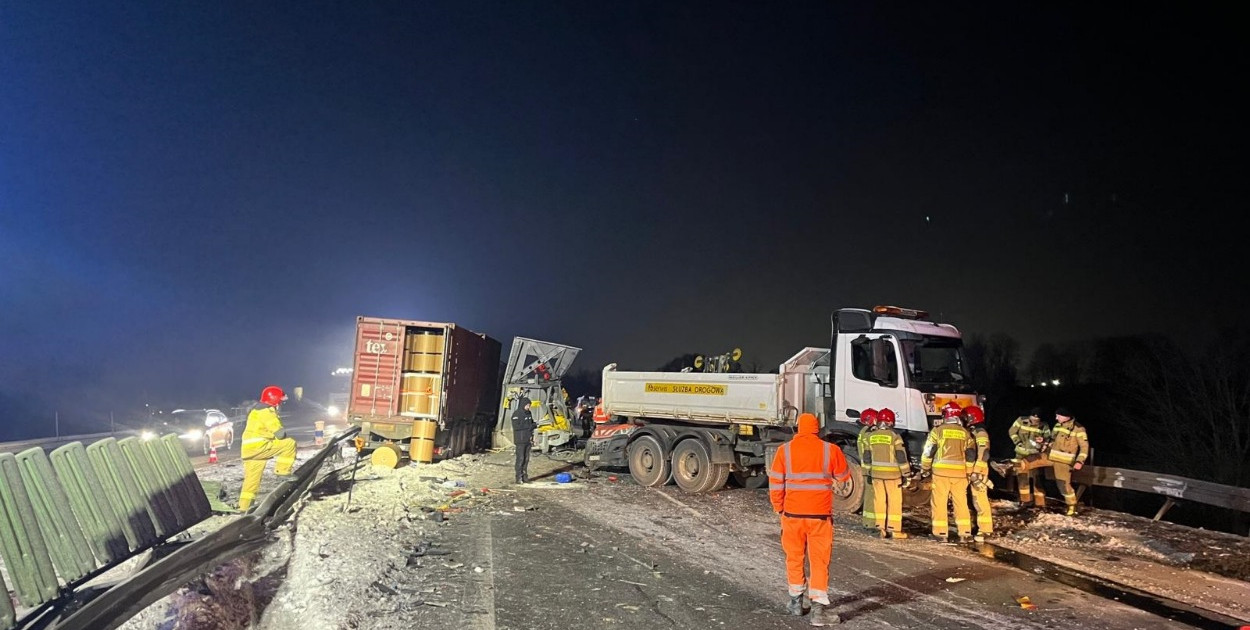 Nietrzeźwy kierowca ciężarówki i kierowca z zakazem – policja interweniuje na S6