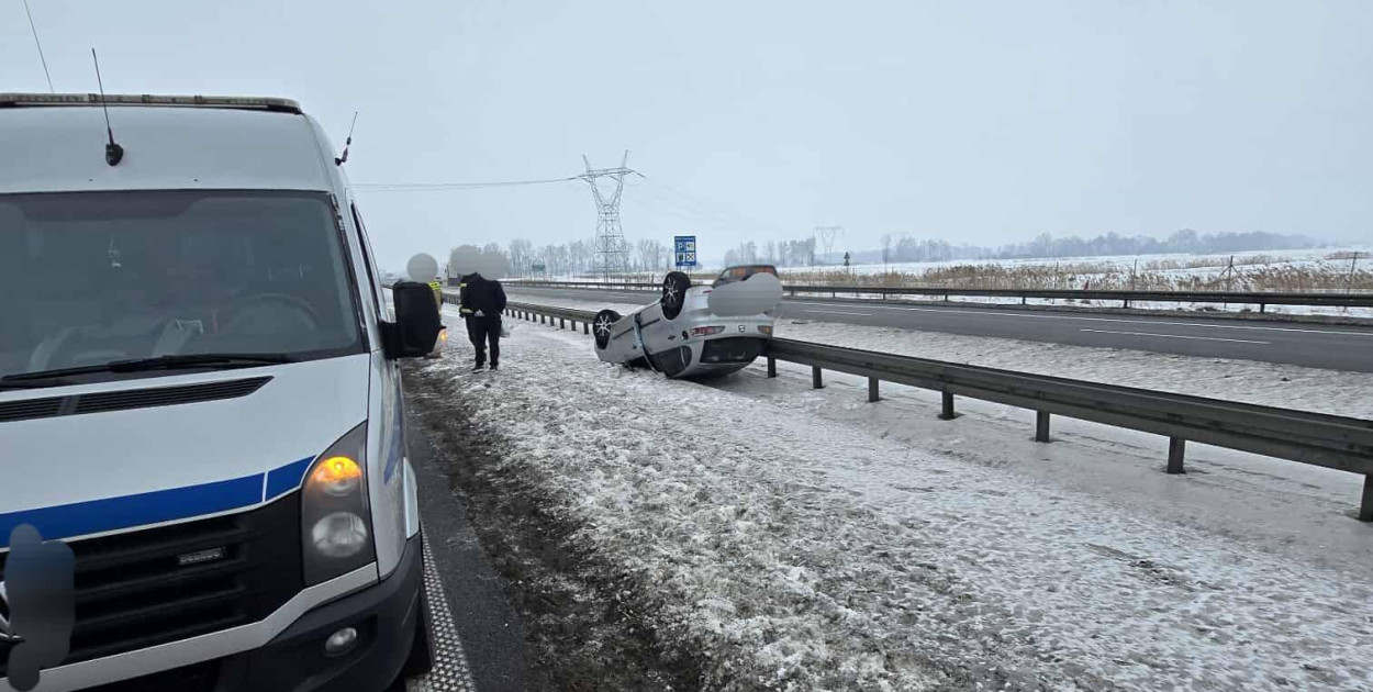 Zderzenie na trasie S7 w Cedrach Małych. Strażacy, ratownicy i policja na miejscu