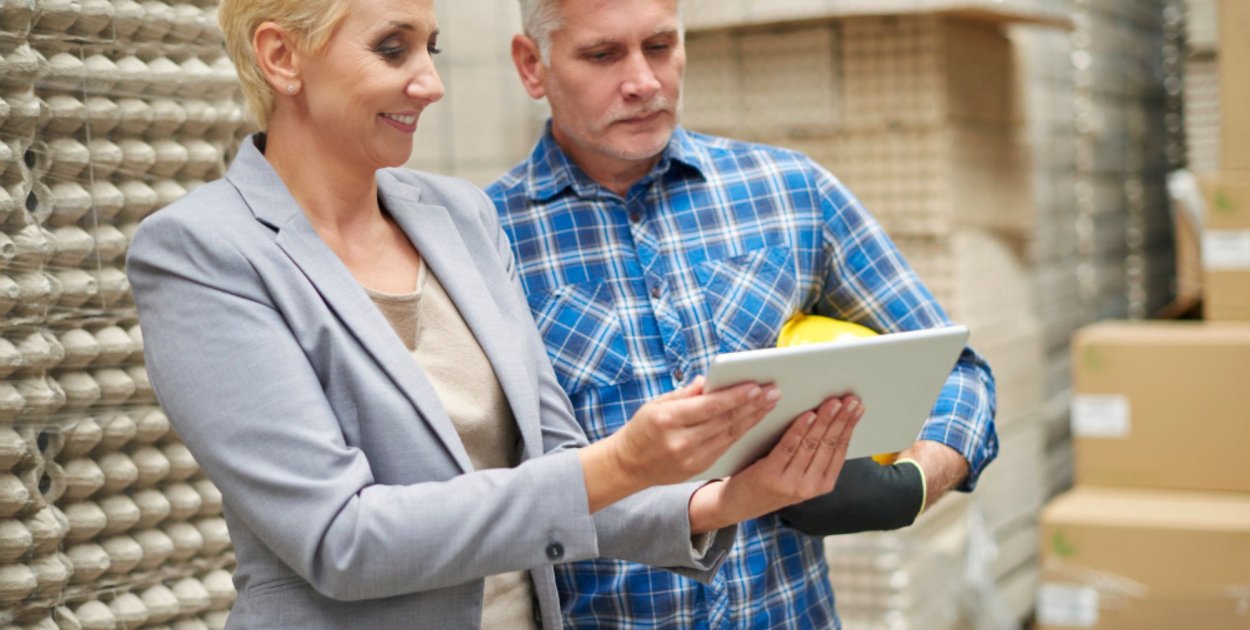 Jak opanować algorytmy wyszukiwania i zdobyć widoczność na platformach handlowych?