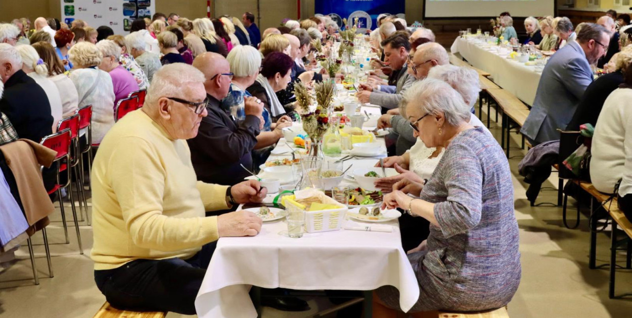 Ponad 300 seniorów przy wspólnym stole w Kolbudach