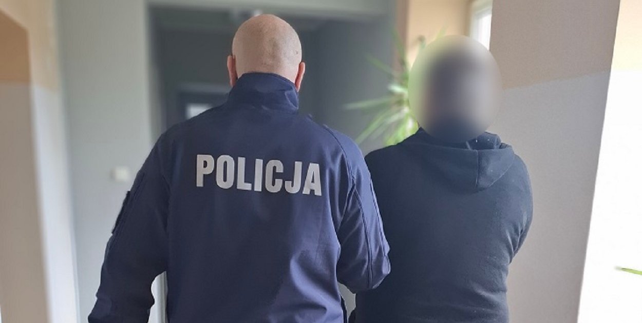 Nietrzeźwy kierowca z podrobionym prawem jazdy zatrzymany przez policję