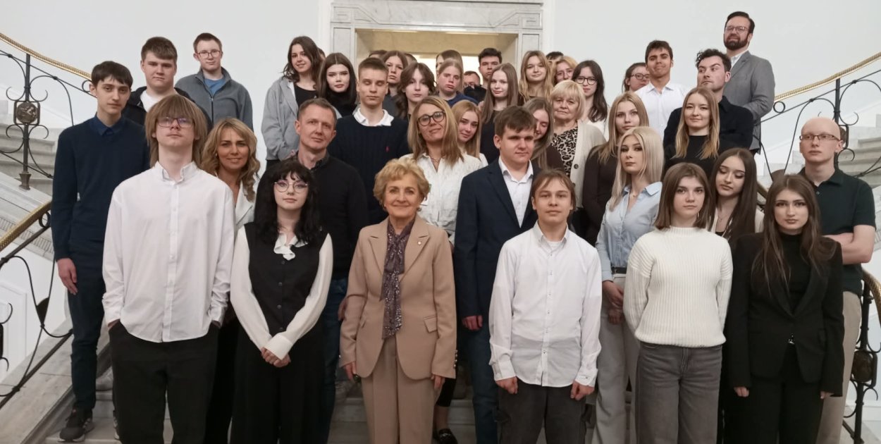 Lekcja demokracji w praktyce – młodzież z powiatu gdańskiego Sejmie